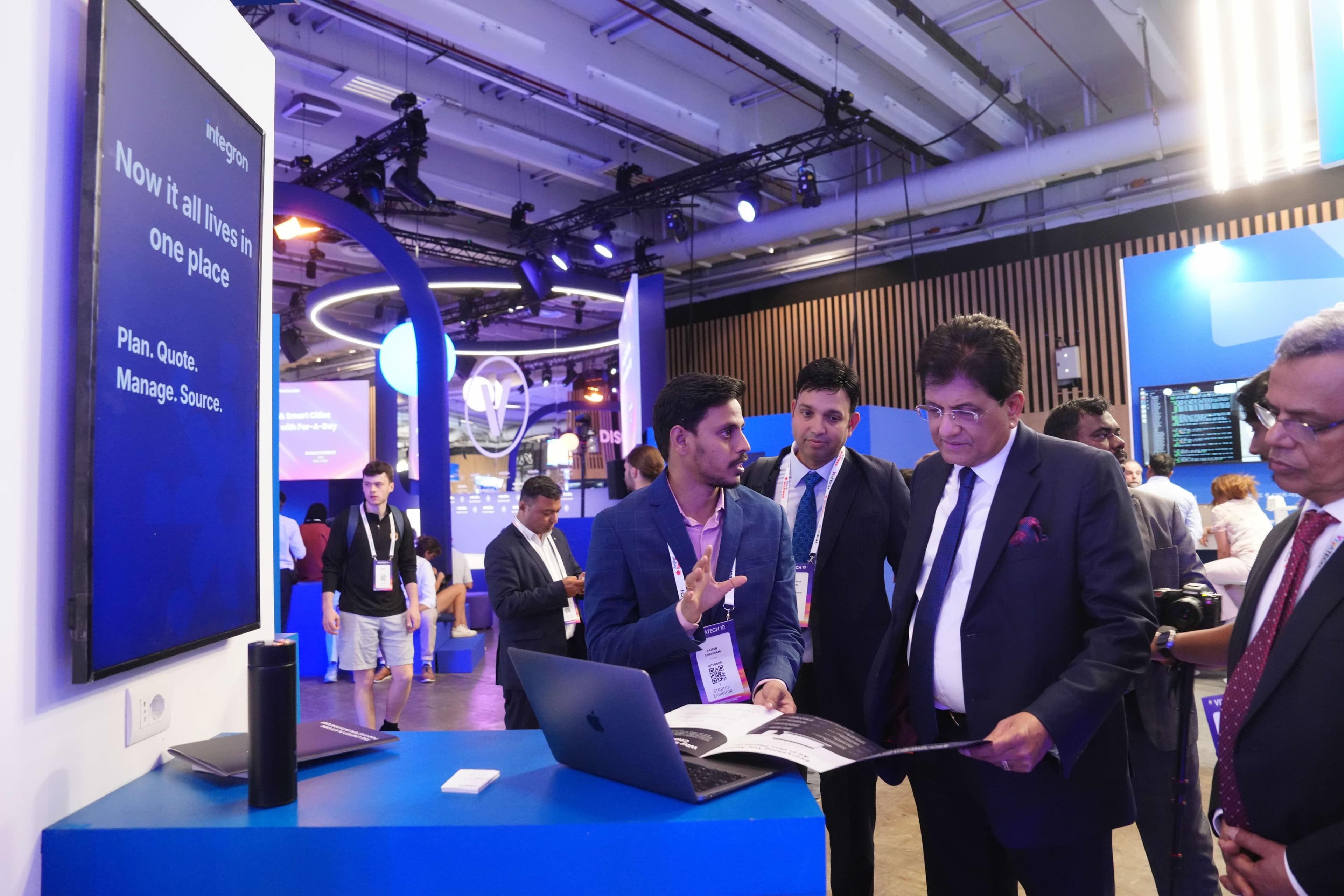 Demoing Integron to Minister Piyush Goyal at the India Pavilion