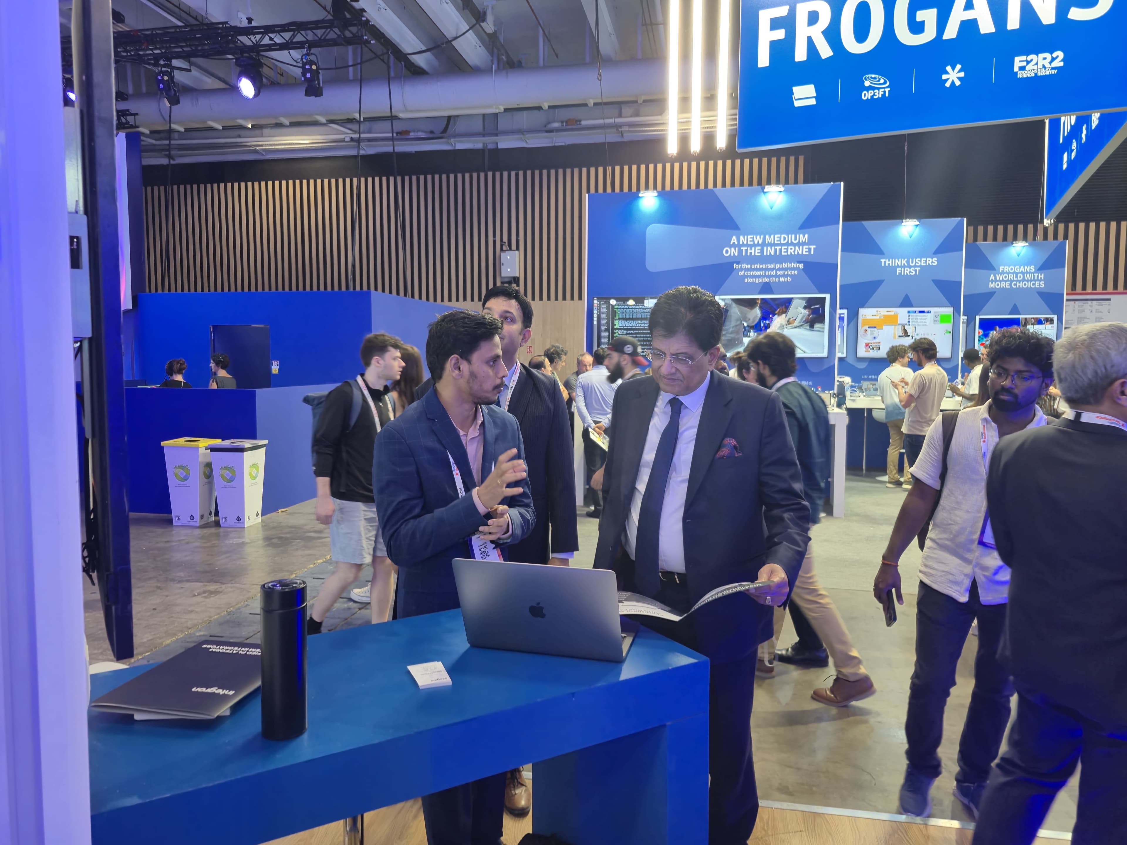 Demoing Integron to Minister Piyush Goyal at the India Pavilion